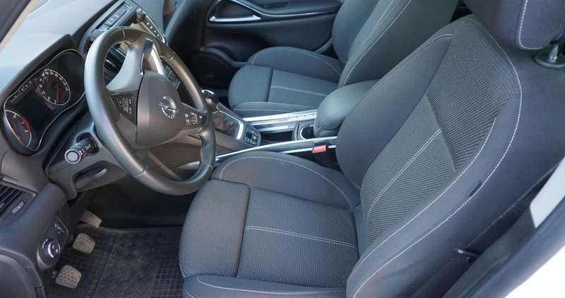 Opel Zafira cena 81000 przebieg: 87830, rok produkcji 2017 z Lębork małe 154